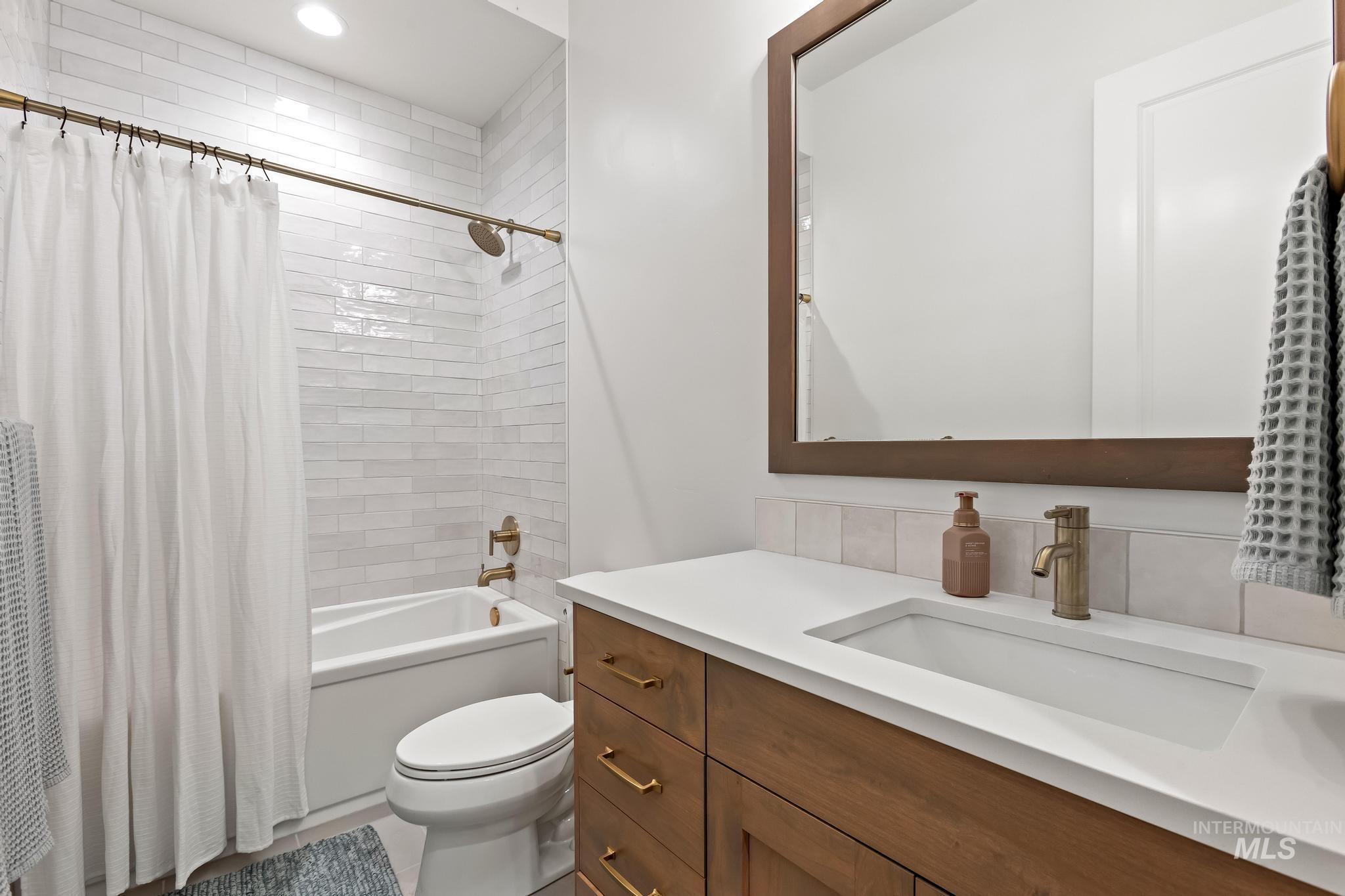 6419 W Piaffe St, Eagle, Idaho 83616, 3 Bedrooms, 2 Bathrooms, Residential For Sale, Price $785,000,MLS 98975280