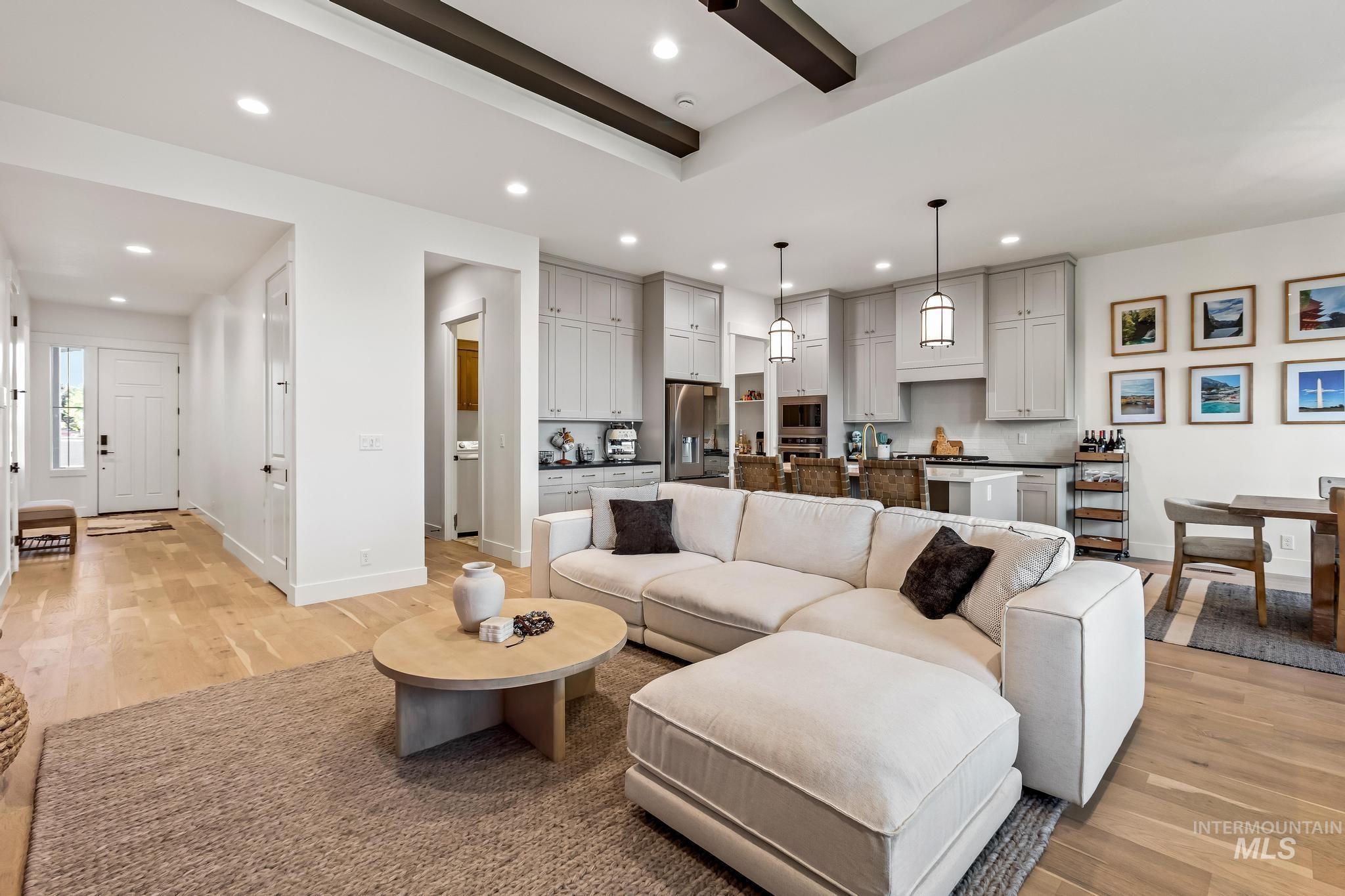 6419 W Piaffe St, Eagle, Idaho 83616, 3 Bedrooms, 2 Bathrooms, Residential For Sale, Price $785,000,MLS 98975280