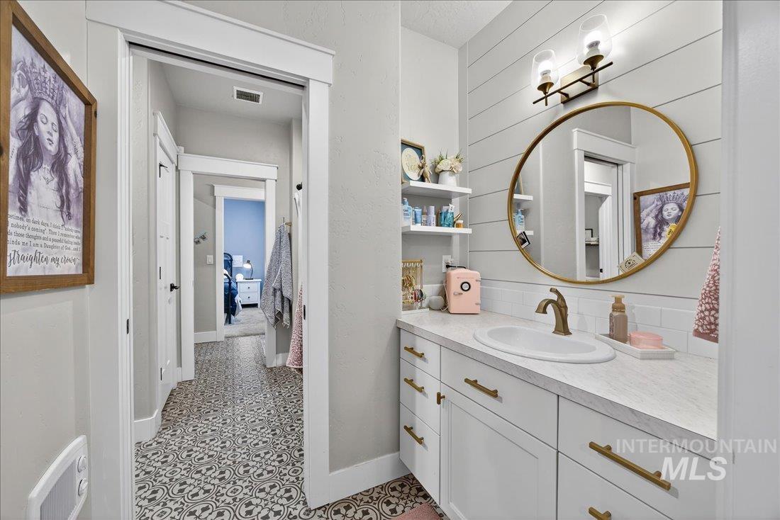 15111 Pinehurst Way, Caldwell, Idaho 83607, 5 Bedrooms, 2.5 Bathrooms, Residential For Sale, Price $1,099,000,MLS 98975283