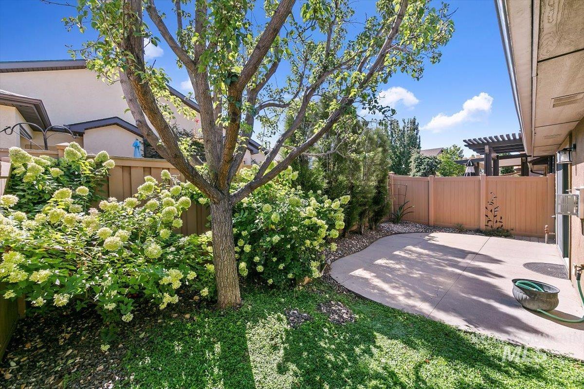 161 E Cholla Hills St, Meridian, Idaho 83646, 2 Bedrooms, 2 Bathrooms, Residential For Sale, Price $399,900,MLS 98975286