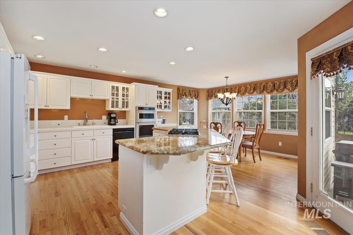 395 E Woodlander Ct, Eagle, Idaho 83616, 4 Bedrooms, 3 Bathrooms, Residential For Sale, Price $825,000,MLS 98975290