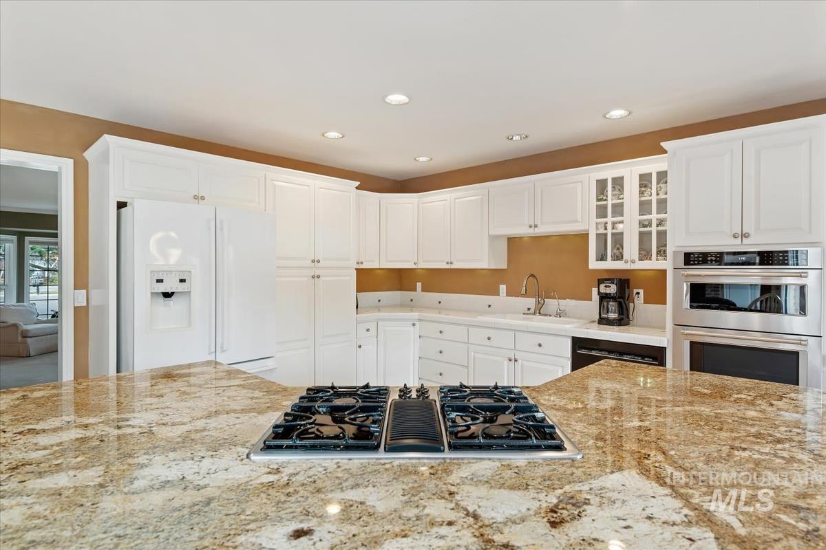 395 E Woodlander Ct, Eagle, Idaho 83616, 4 Bedrooms, 3 Bathrooms, Residential For Sale, Price $825,000,MLS 98975290