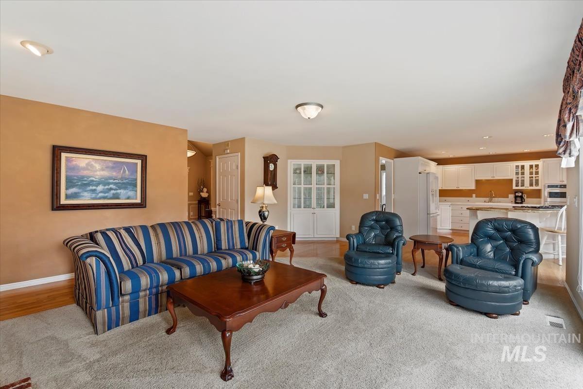 395 E Woodlander Ct, Eagle, Idaho 83616, 4 Bedrooms, 3 Bathrooms, Residential For Sale, Price $825,000,MLS 98975290