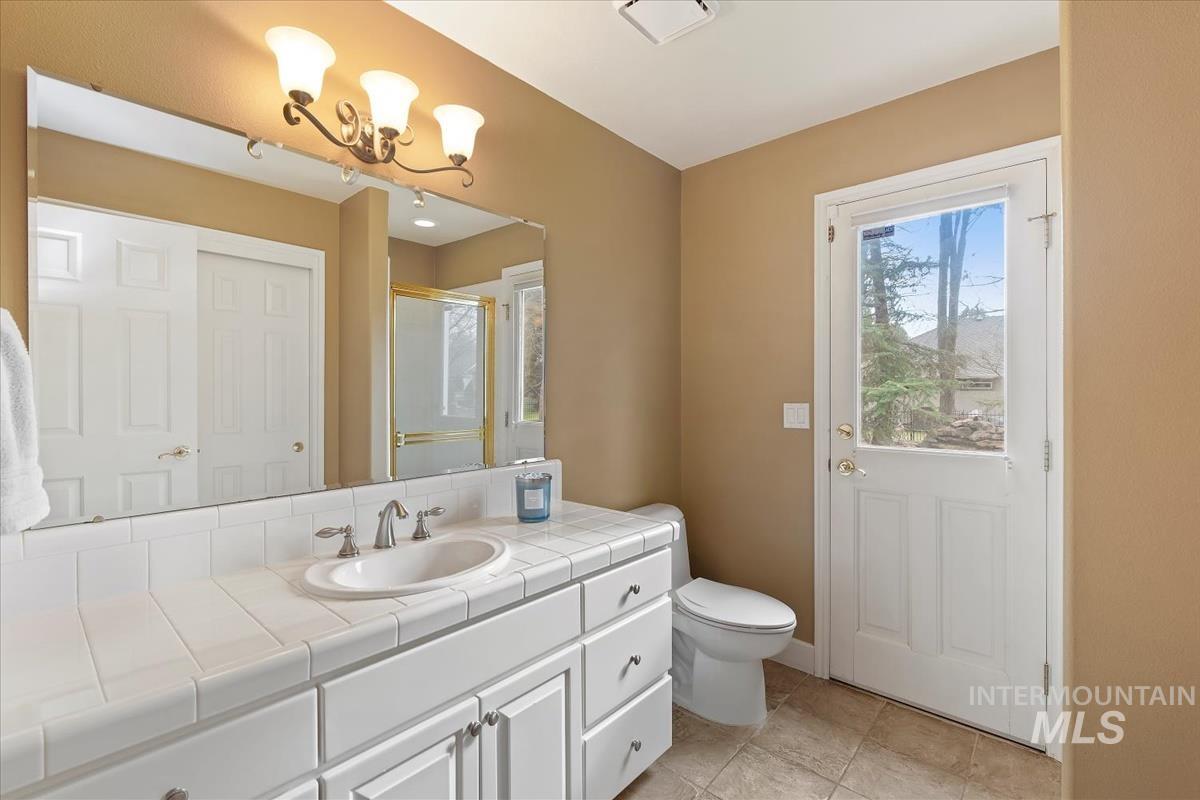 395 E Woodlander Ct, Eagle, Idaho 83616, 4 Bedrooms, 3 Bathrooms, Residential For Sale, Price $825,000,MLS 98975290