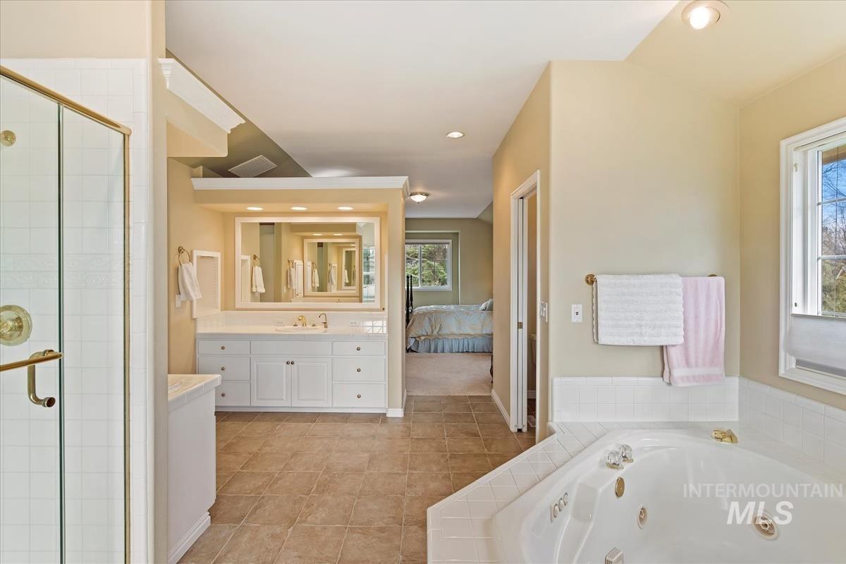 395 E Woodlander Ct, Eagle, Idaho 83616, 4 Bedrooms, 3 Bathrooms, Residential For Sale, Price $825,000,MLS 98975290