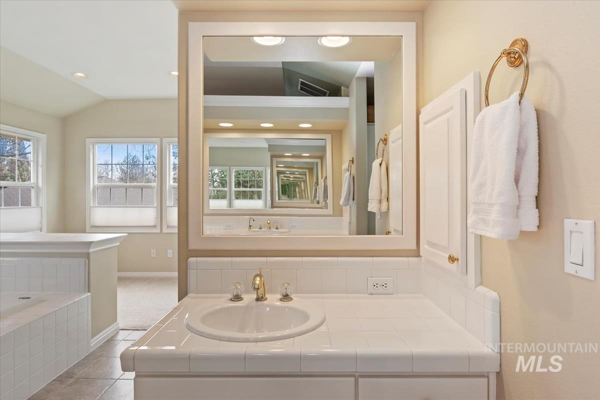 395 E Woodlander Ct, Eagle, Idaho 83616, 4 Bedrooms, 3 Bathrooms, Residential For Sale, Price $825,000,MLS 98975290