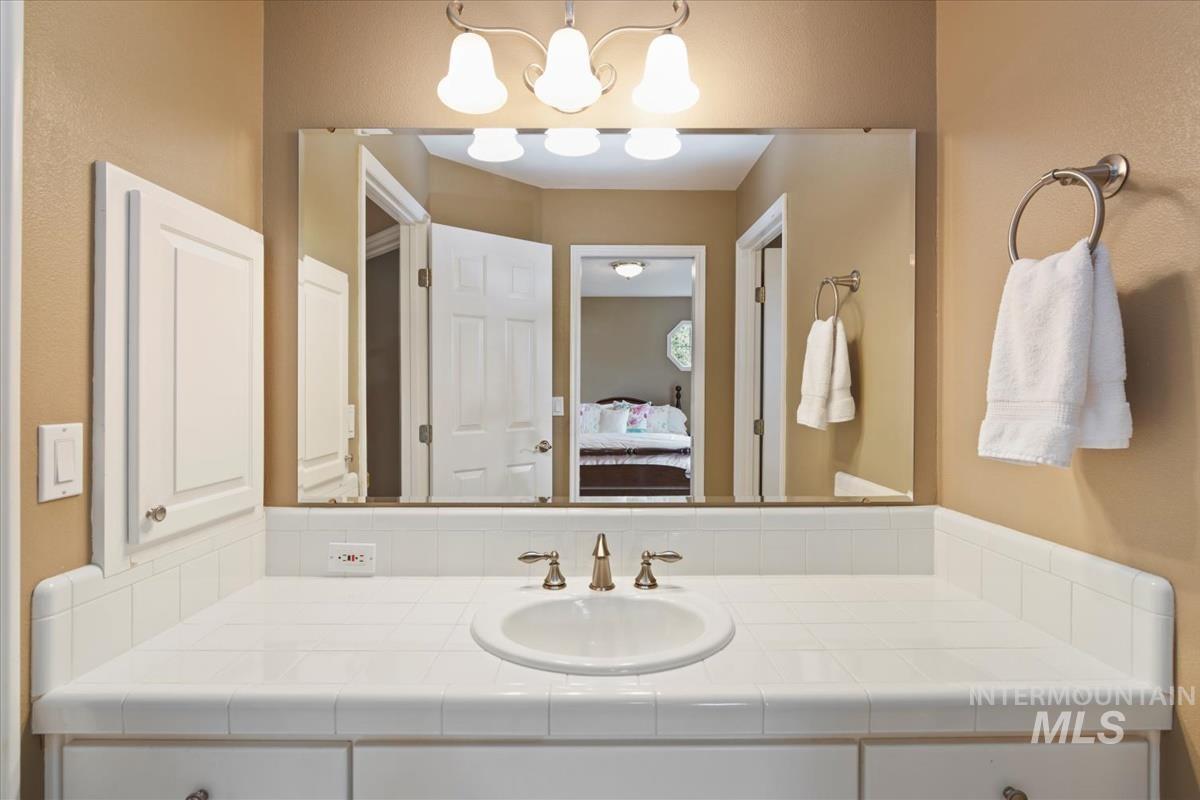 395 E Woodlander Ct, Eagle, Idaho 83616, 4 Bedrooms, 3 Bathrooms, Residential For Sale, Price $825,000,MLS 98975290