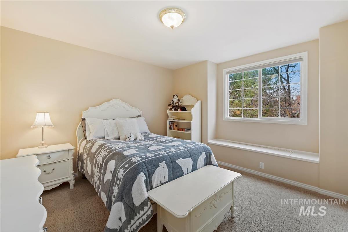 395 E Woodlander Ct, Eagle, Idaho 83616, 4 Bedrooms, 3 Bathrooms, Residential For Sale, Price $825,000,MLS 98975290