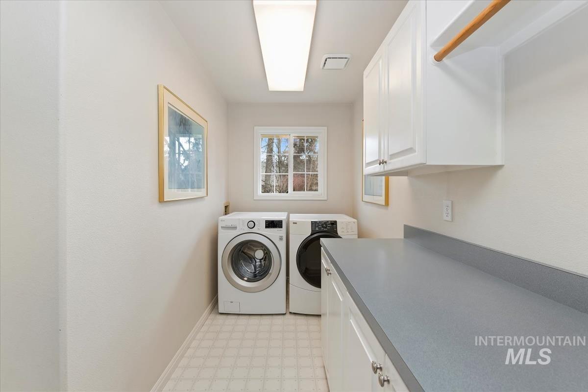 395 E Woodlander Ct, Eagle, Idaho 83616, 4 Bedrooms, 3 Bathrooms, Residential For Sale, Price $825,000,MLS 98975290