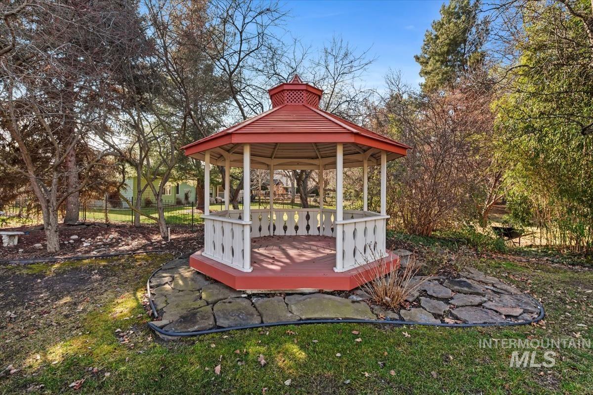 395 E Woodlander Ct, Eagle, Idaho 83616, 4 Bedrooms, 3 Bathrooms, Residential For Sale, Price $825,000,MLS 98975290