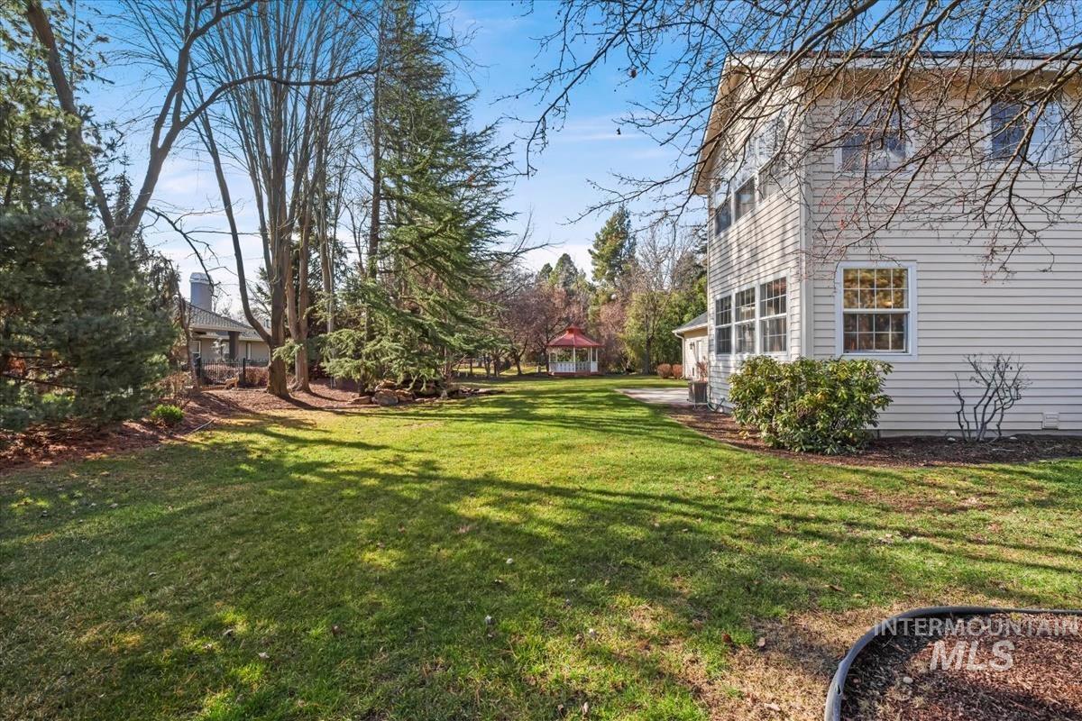 395 E Woodlander Ct, Eagle, Idaho 83616, 4 Bedrooms, 3 Bathrooms, Residential For Sale, Price $825,000,MLS 98975290