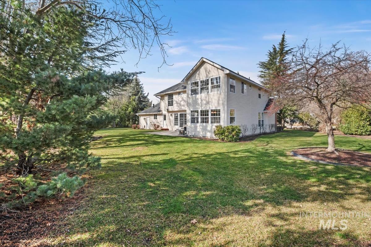 395 E Woodlander Ct, Eagle, Idaho 83616, 4 Bedrooms, 3 Bathrooms, Residential For Sale, Price $825,000,MLS 98975290