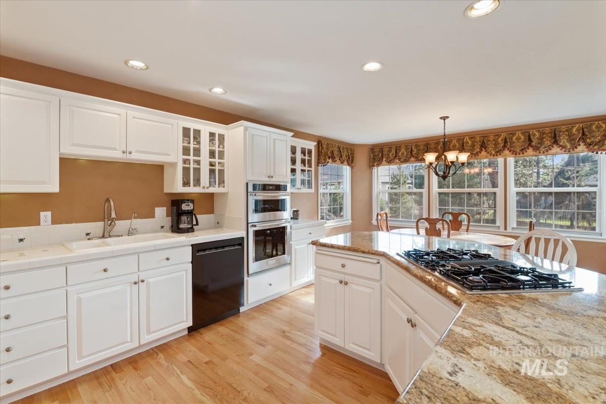 395 E Woodlander Ct, Eagle, Idaho 83616, 4 Bedrooms, 3 Bathrooms, Residential For Sale, Price $825,000,MLS 98975290