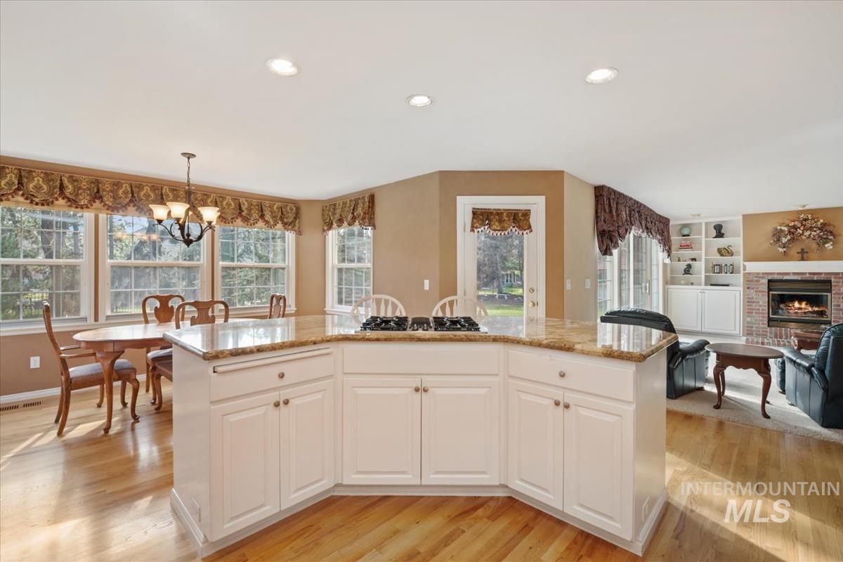 395 E Woodlander Ct, Eagle, Idaho 83616, 4 Bedrooms, 3 Bathrooms, Residential For Sale, Price $825,000,MLS 98975290