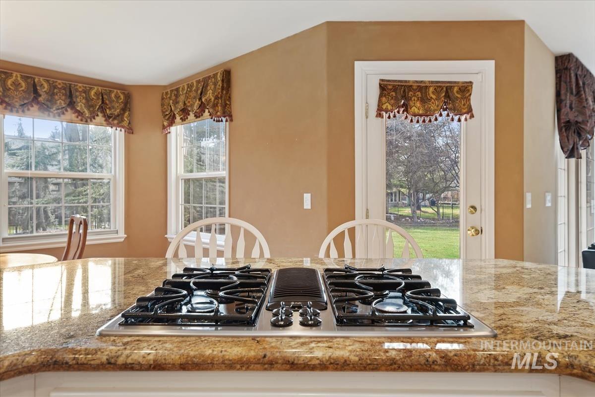 395 E Woodlander Ct, Eagle, Idaho 83616, 4 Bedrooms, 3 Bathrooms, Residential For Sale, Price $825,000,MLS 98975290