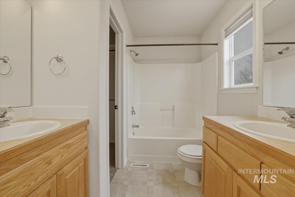 446 W Sedgewick Dr, Meridian, Idaho 83646, 3 Bedrooms, 2.5 Bathrooms, Residential For Sale, Price $440,000,MLS 98975292