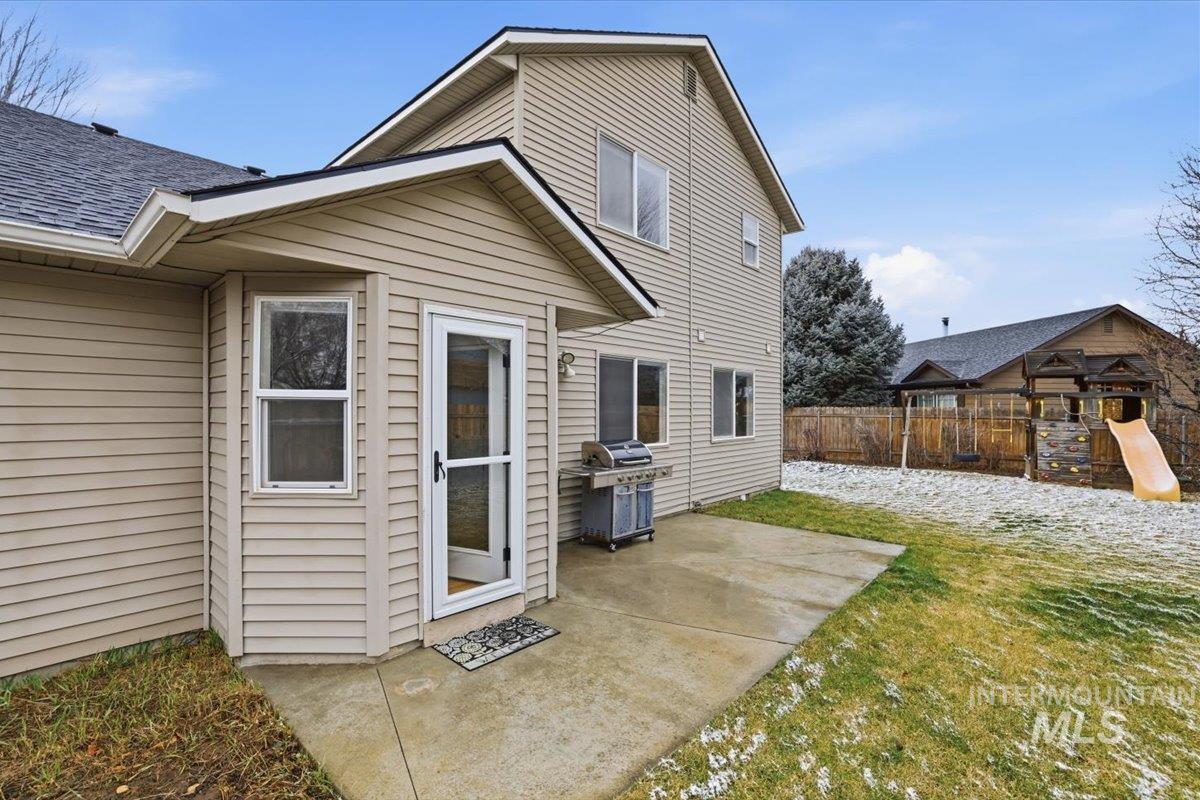 446 W Sedgewick Dr, Meridian, Idaho 83646, 3 Bedrooms, 2.5 Bathrooms, Residential For Sale, Price $440,000,MLS 98975292