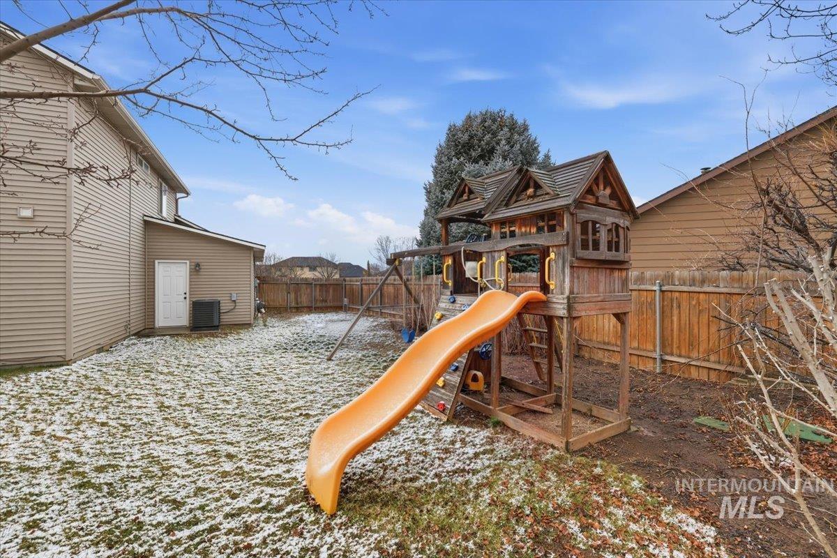 446 W Sedgewick Dr, Meridian, Idaho 83646, 3 Bedrooms, 2.5 Bathrooms, Residential For Sale, Price $440,000,MLS 98975292