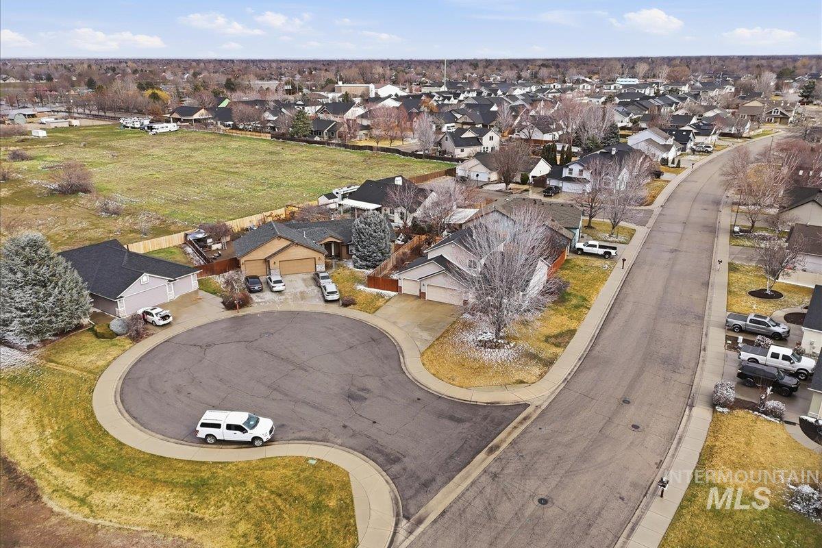 446 W Sedgewick Dr, Meridian, Idaho 83646, 3 Bedrooms, 2.5 Bathrooms, Residential For Sale, Price $440,000,MLS 98975292