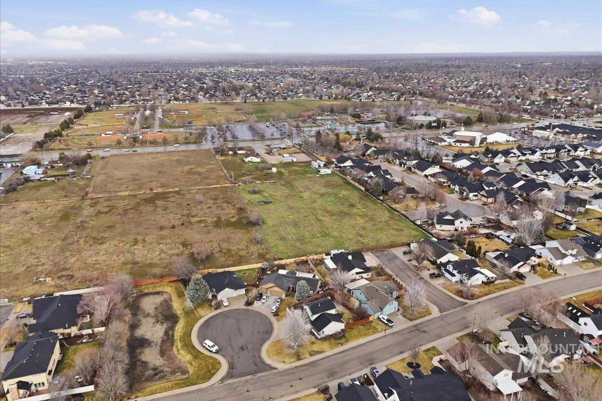 446 W Sedgewick Dr, Meridian, Idaho 83646, 3 Bedrooms, 2.5 Bathrooms, Residential For Sale, Price $440,000,MLS 98975292