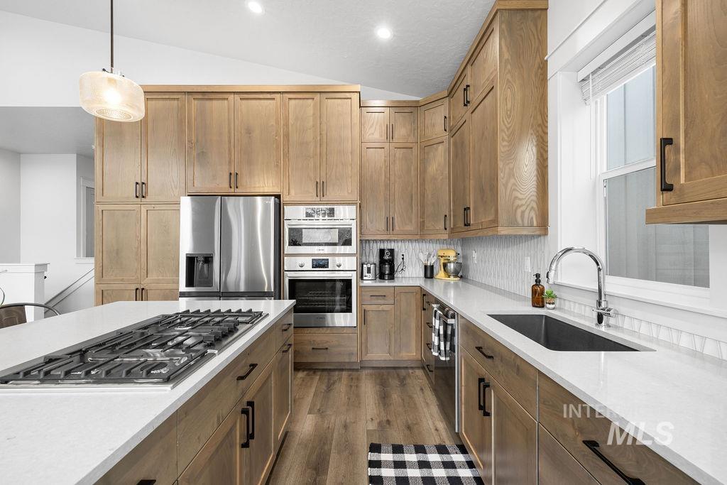 6323 W Bluebird Lane, Boise, Idaho 83714, 3 Bedrooms, 3 Bathrooms, Residential For Sale, Price $687,000,MLS 98975294