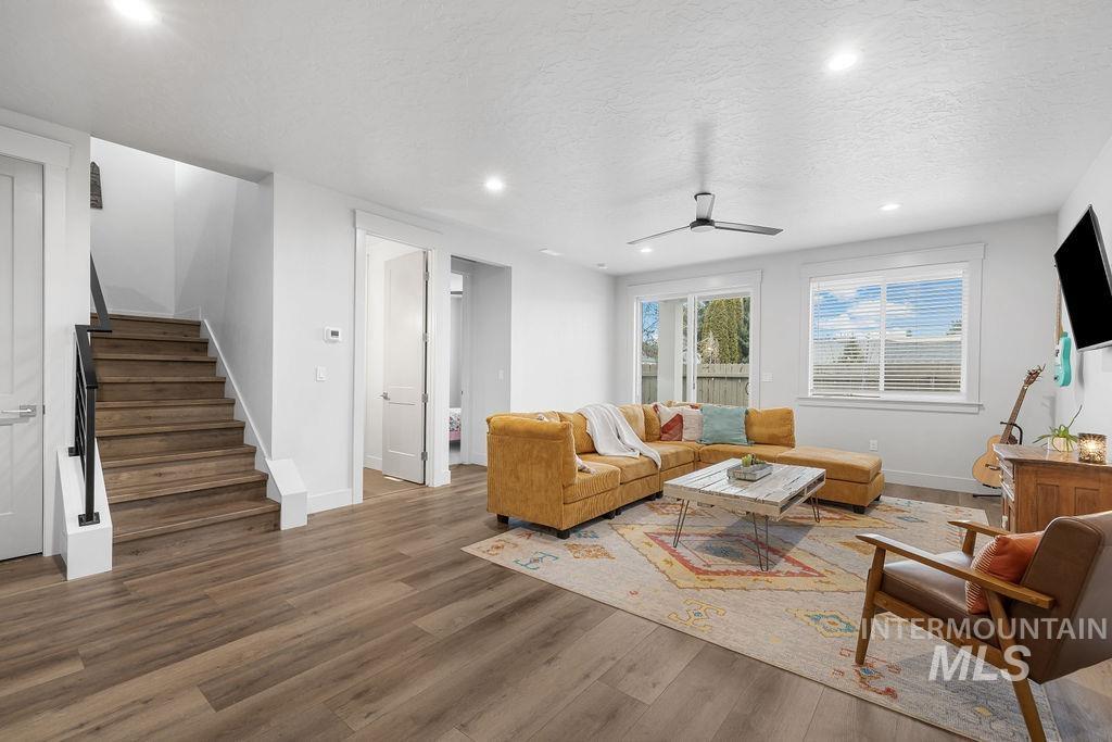 6323 W Bluebird Lane, Boise, Idaho 83714, 3 Bedrooms, 3 Bathrooms, Residential For Sale, Price $687,000,MLS 98975294