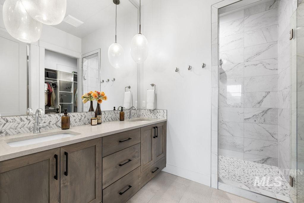 6323 W Bluebird Lane, Boise, Idaho 83714, 3 Bedrooms, 3 Bathrooms, Residential For Sale, Price $687,000,MLS 98975294