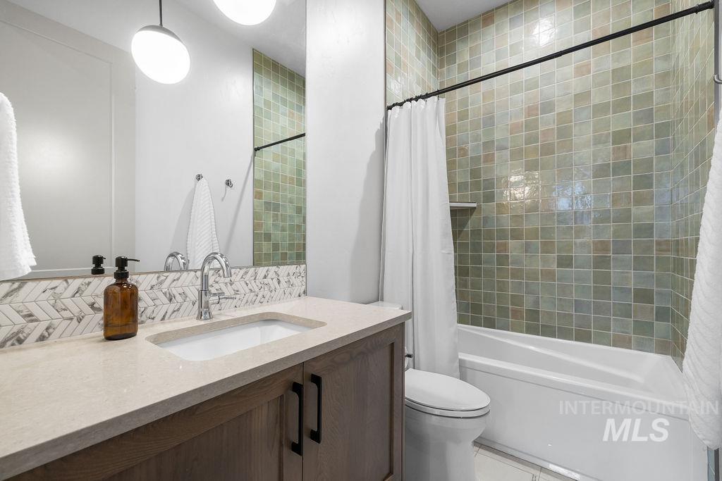 6323 W Bluebird Lane, Boise, Idaho 83714, 3 Bedrooms, 3 Bathrooms, Residential For Sale, Price $687,000,MLS 98975294