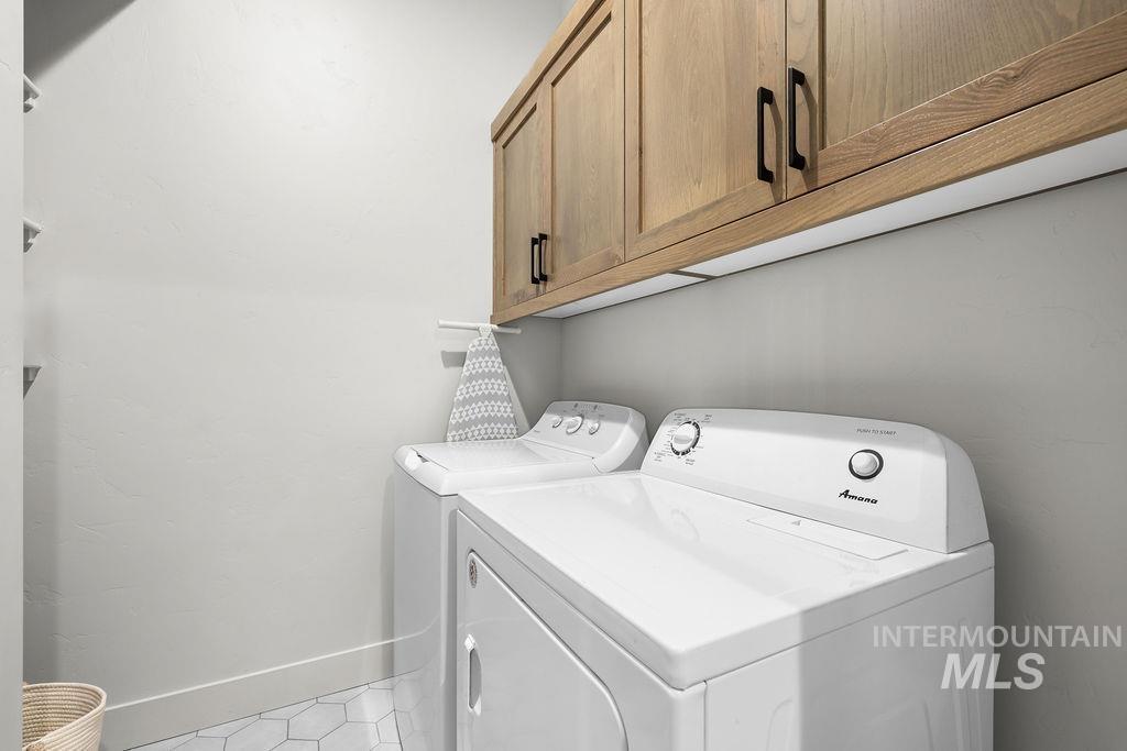 6323 W Bluebird Lane, Boise, Idaho 83714, 3 Bedrooms, 3 Bathrooms, Residential For Sale, Price $687,000,MLS 98975294