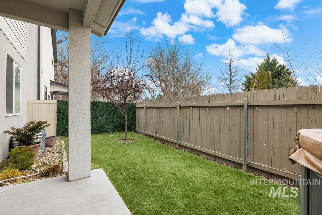 6323 W Bluebird Lane, Boise, Idaho 83714, 3 Bedrooms, 3 Bathrooms, Residential For Sale, Price $687,000,MLS 98975294