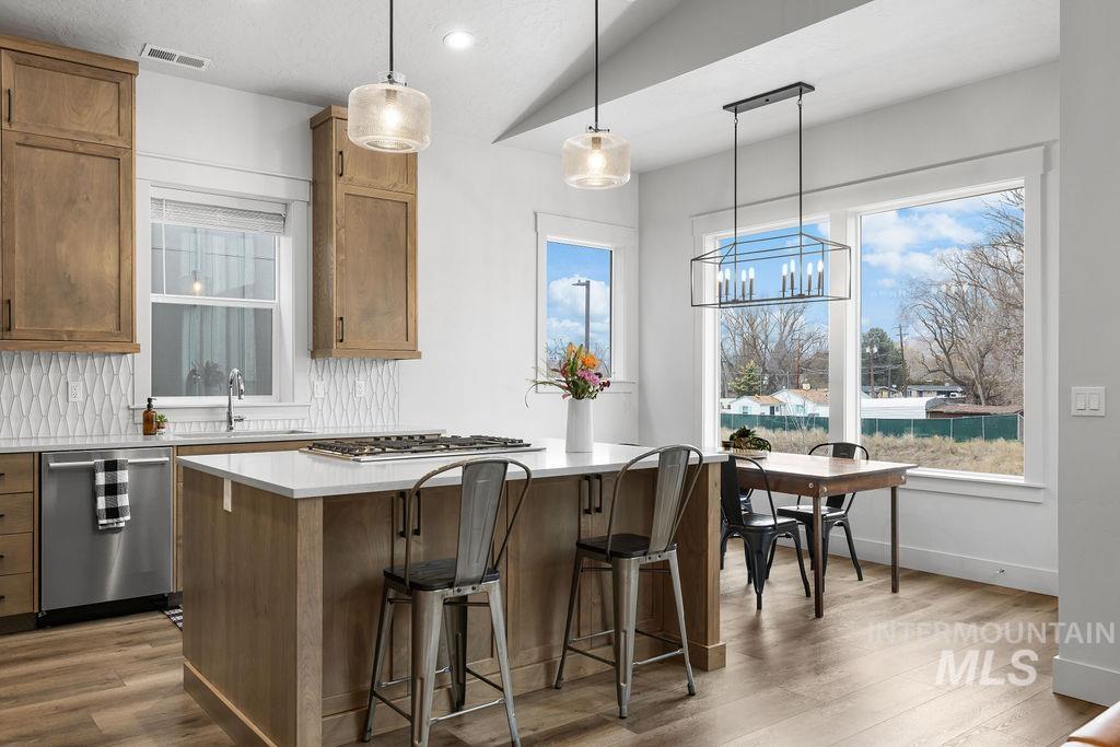 6323 W Bluebird Lane, Boise, Idaho 83714, 3 Bedrooms, 3 Bathrooms, Residential For Sale, Price $687,000,MLS 98975294