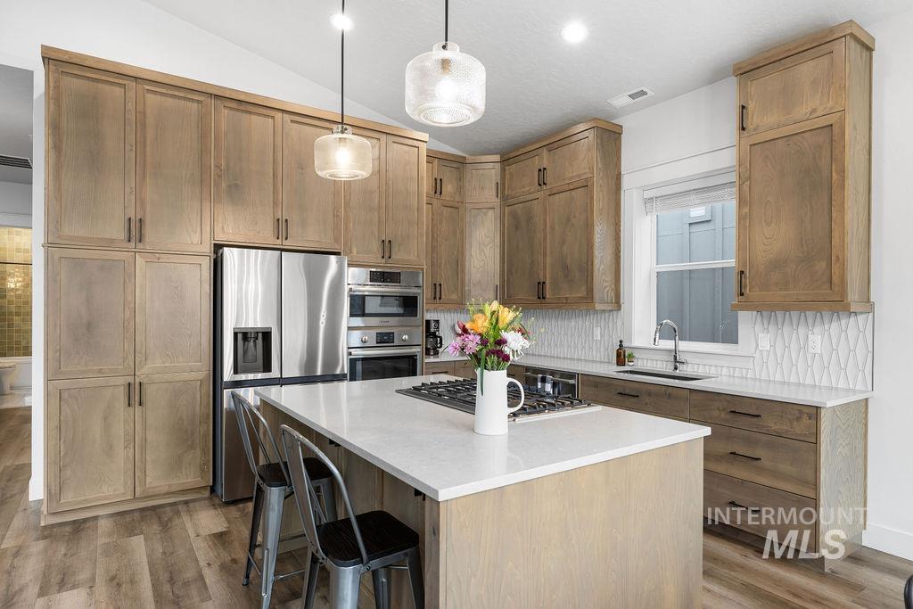 6323 W Bluebird Lane, Boise, Idaho 83714, 3 Bedrooms, 3 Bathrooms, Residential For Sale, Price $687,000,MLS 98975294