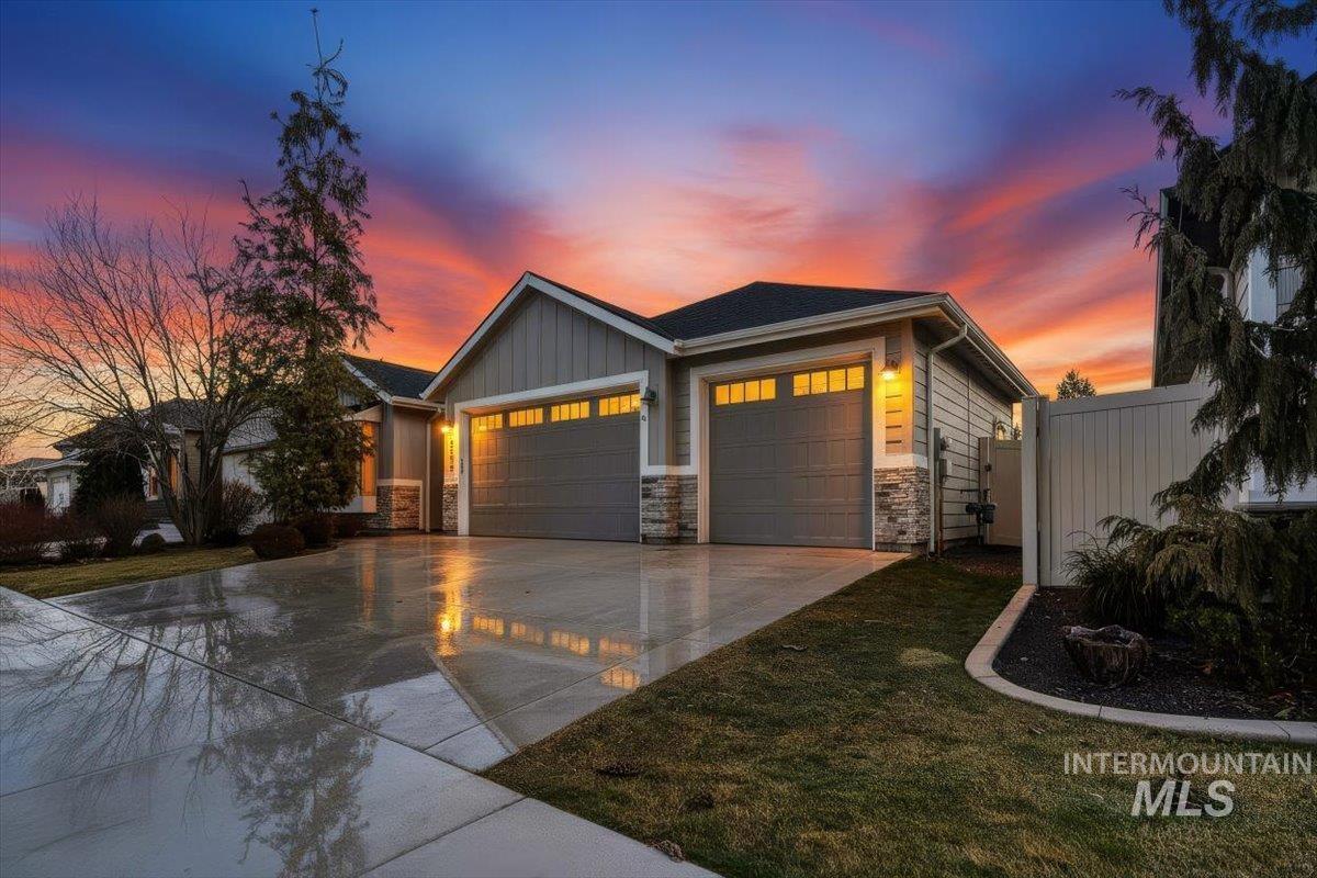 3190 S Saxony, Eagle, Idaho 83616, 3 Bedrooms, 2 Bathrooms, Residential For Sale, Price $599,900,MLS 98975295