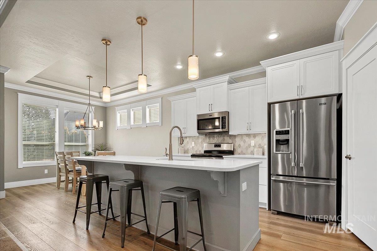 3190 S Saxony, Eagle, Idaho 83616, 3 Bedrooms, 2 Bathrooms, Residential For Sale, Price $599,900,MLS 98975295