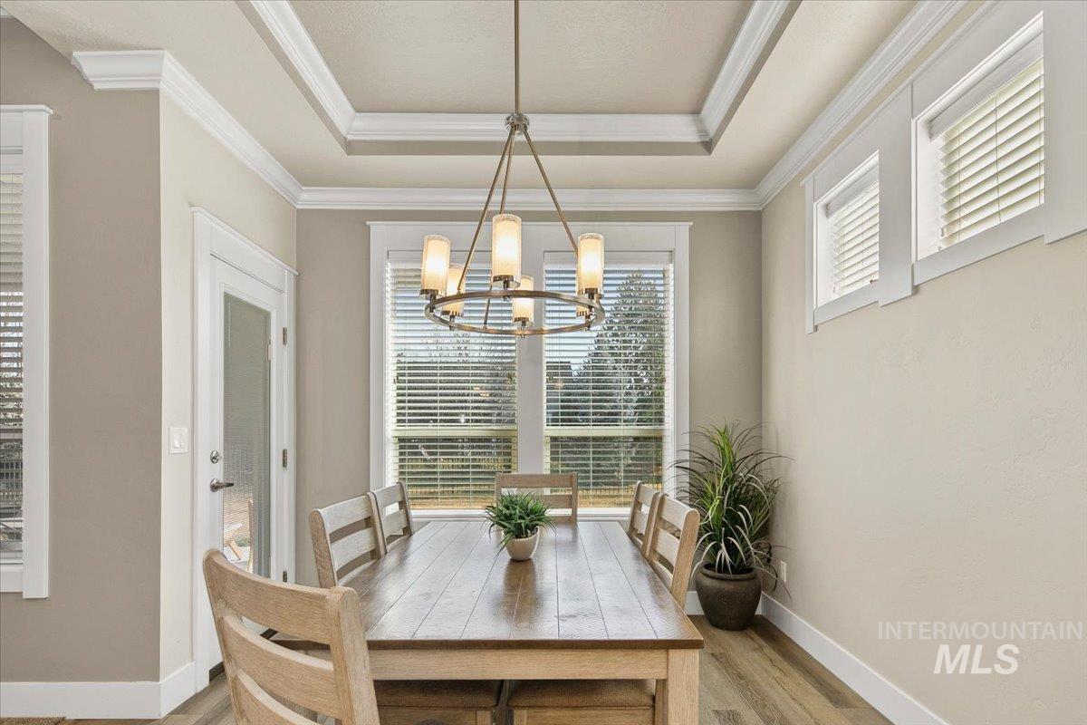 3190 S Saxony, Eagle, Idaho 83616, 3 Bedrooms, 2 Bathrooms, Residential For Sale, Price $599,900,MLS 98975295