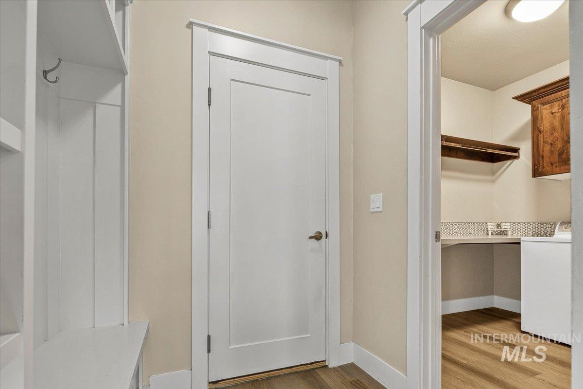 3190 S Saxony, Eagle, Idaho 83616, 3 Bedrooms, 2 Bathrooms, Residential For Sale, Price $599,900,MLS 98975295