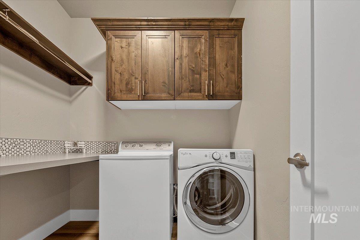 3190 S Saxony, Eagle, Idaho 83616, 3 Bedrooms, 2 Bathrooms, Residential For Sale, Price $599,900,MLS 98975295