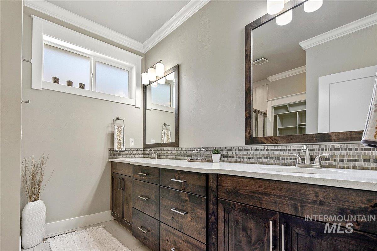 3190 S Saxony, Eagle, Idaho 83616, 3 Bedrooms, 2 Bathrooms, Residential For Sale, Price $599,900,MLS 98975295