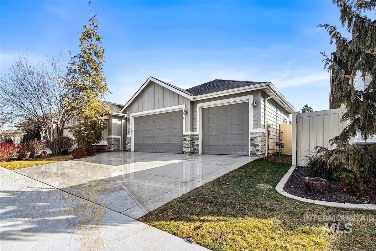 3190 S Saxony, Eagle, Idaho 83616, 3 Bedrooms, 2 Bathrooms, Residential For Sale, Price $599,900,MLS 98975295