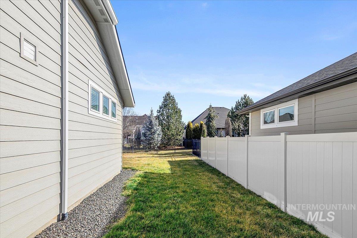 3190 S Saxony, Eagle, Idaho 83616, 3 Bedrooms, 2 Bathrooms, Residential For Sale, Price $599,900,MLS 98975295