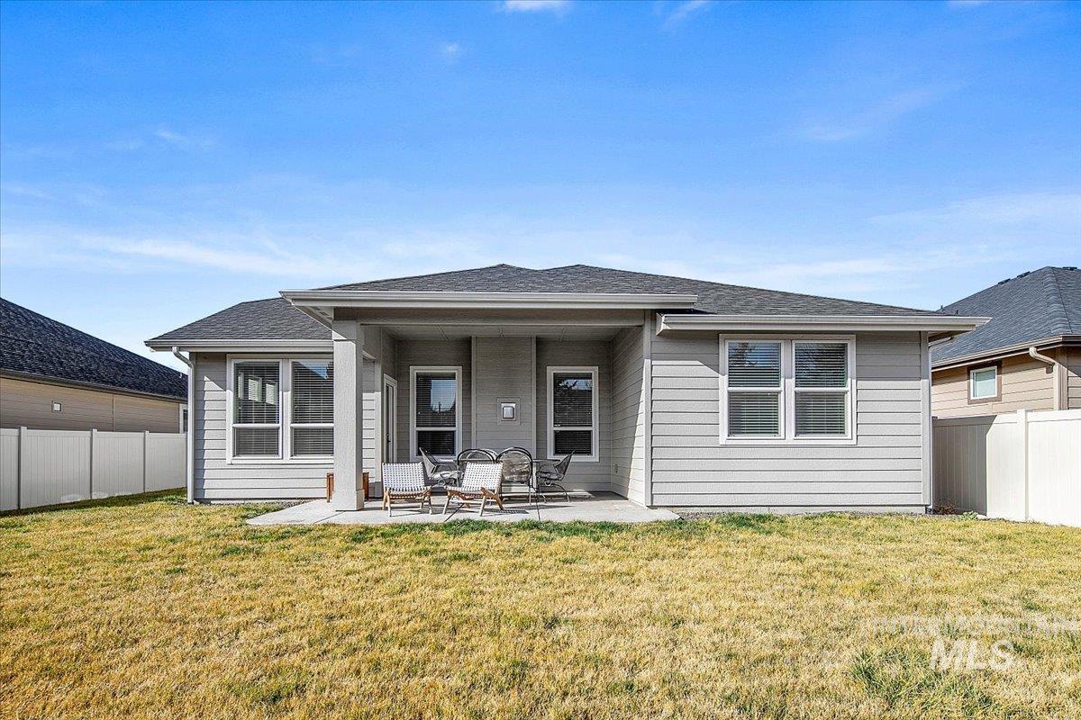 3190 S Saxony, Eagle, Idaho 83616, 3 Bedrooms, 2 Bathrooms, Residential For Sale, Price $599,900,MLS 98975295