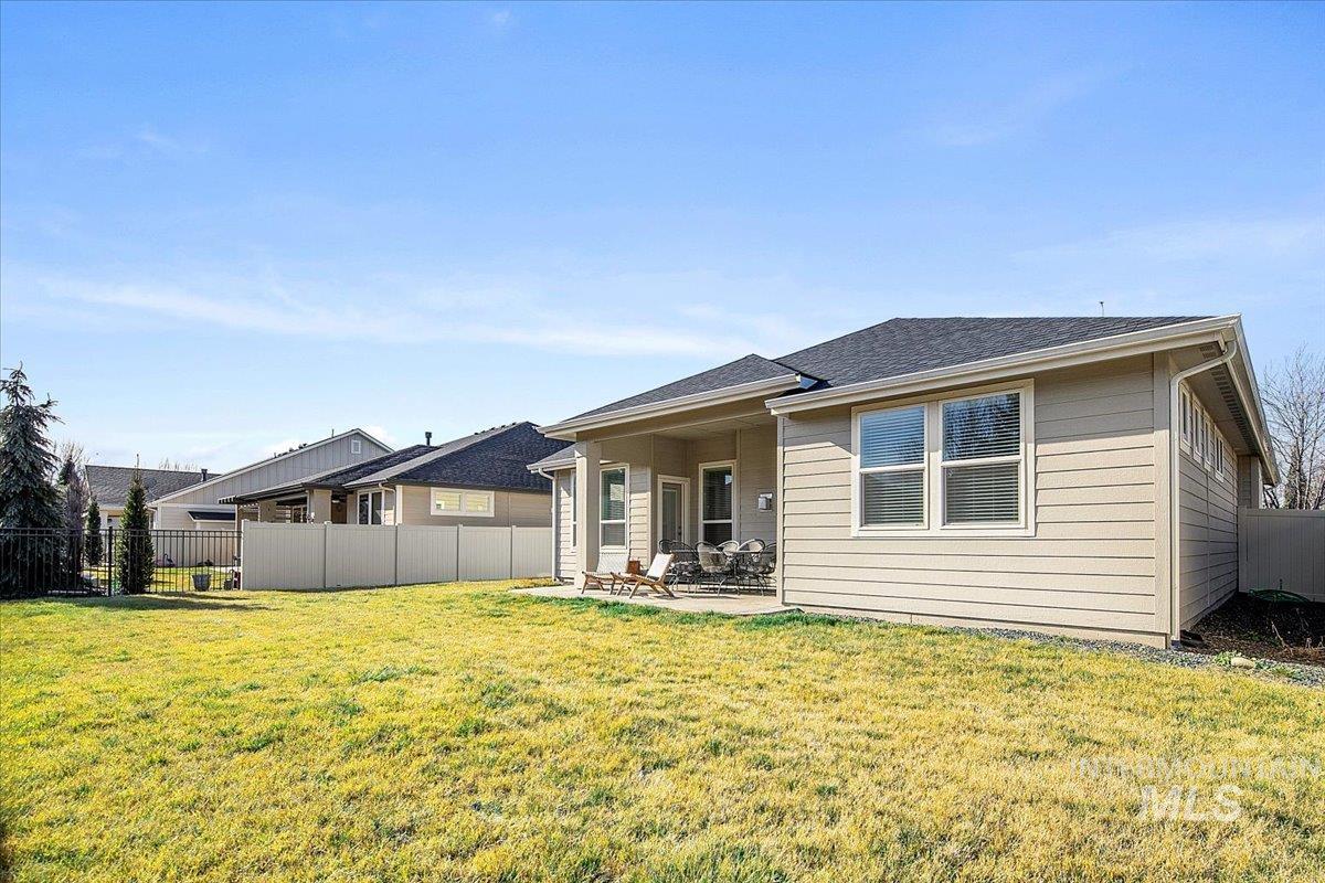 3190 S Saxony, Eagle, Idaho 83616, 3 Bedrooms, 2 Bathrooms, Residential For Sale, Price $599,900,MLS 98975295