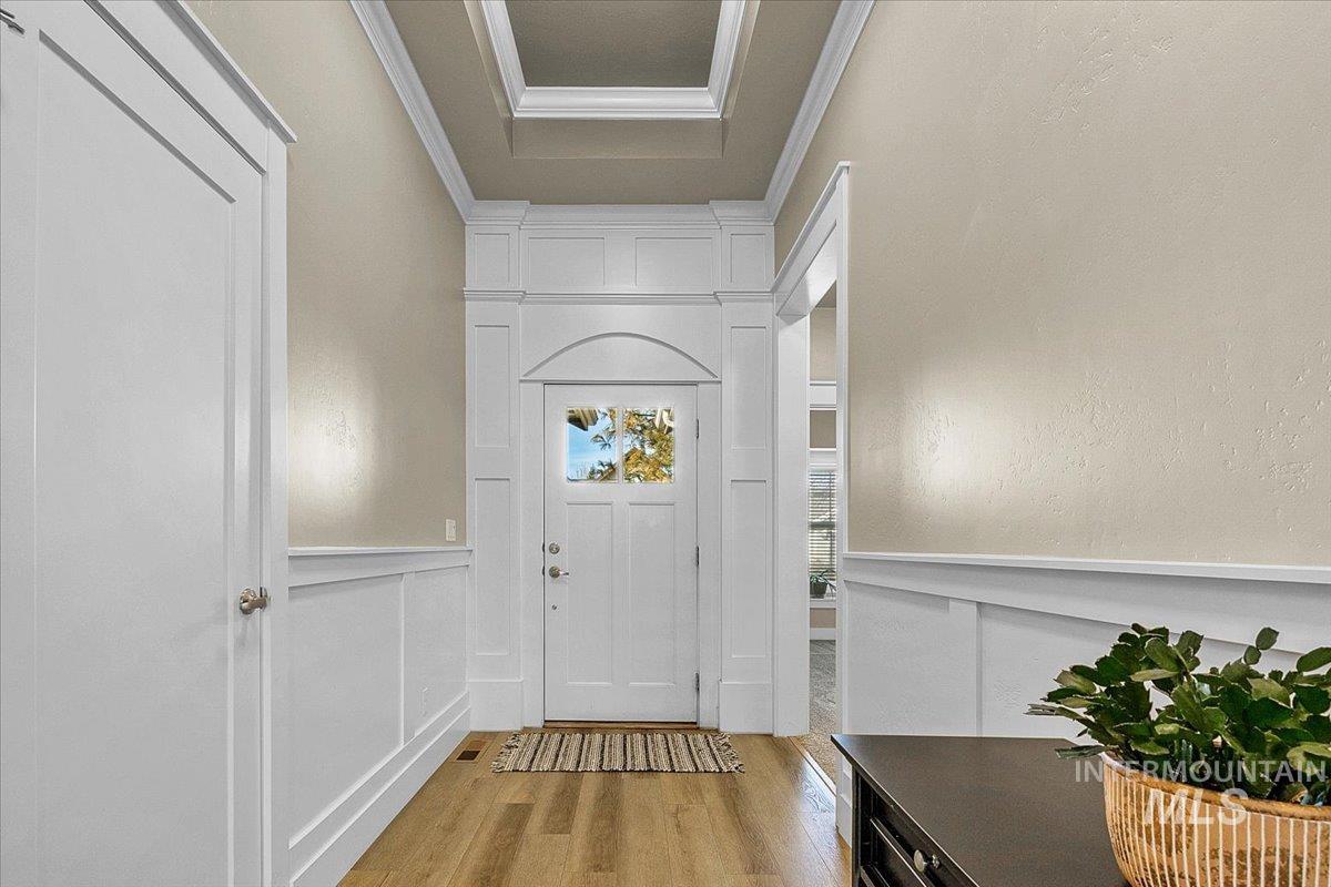 3190 S Saxony, Eagle, Idaho 83616, 3 Bedrooms, 2 Bathrooms, Residential For Sale, Price $599,900,MLS 98975295