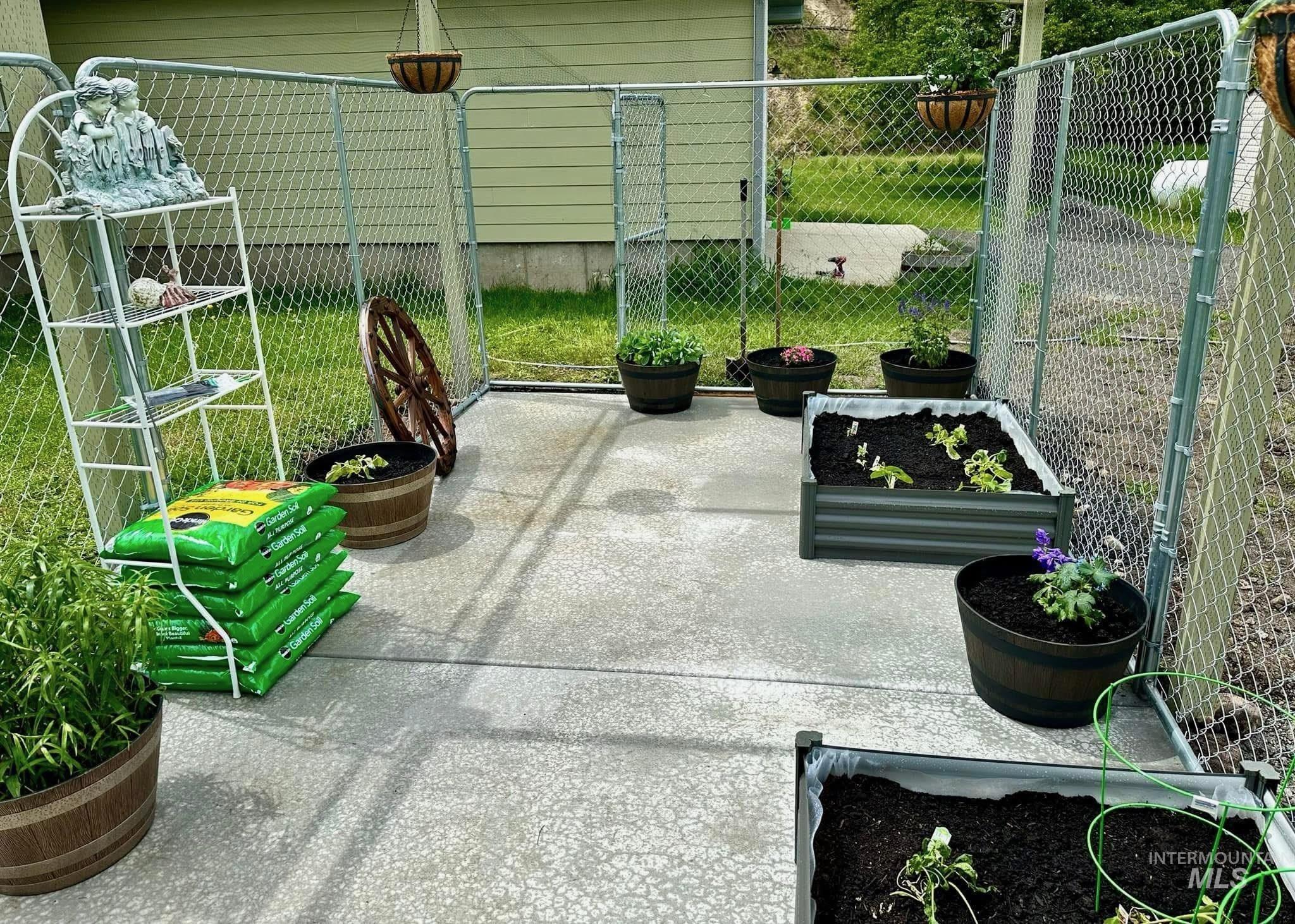 437 Clear Creek Rd, Kooskia, Idaho 83539, 2 Bedrooms, 2 Bathrooms, Residential For Sale, Price $735,000, 98975299