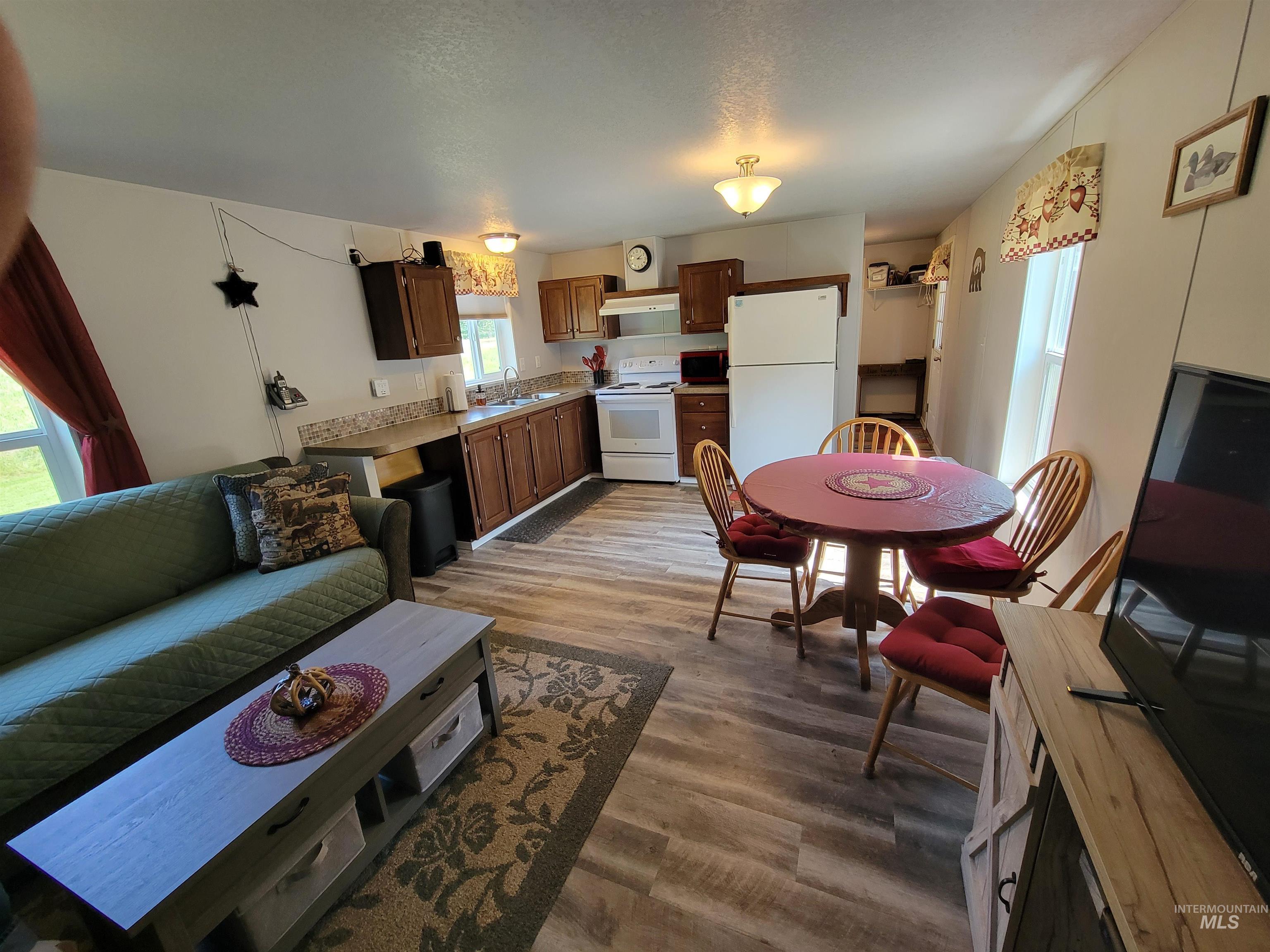 437 Clear Creek Rd, Kooskia, Idaho 83539, 2 Bedrooms, 2 Bathrooms, Residential For Sale, Price $735,000, 98975299