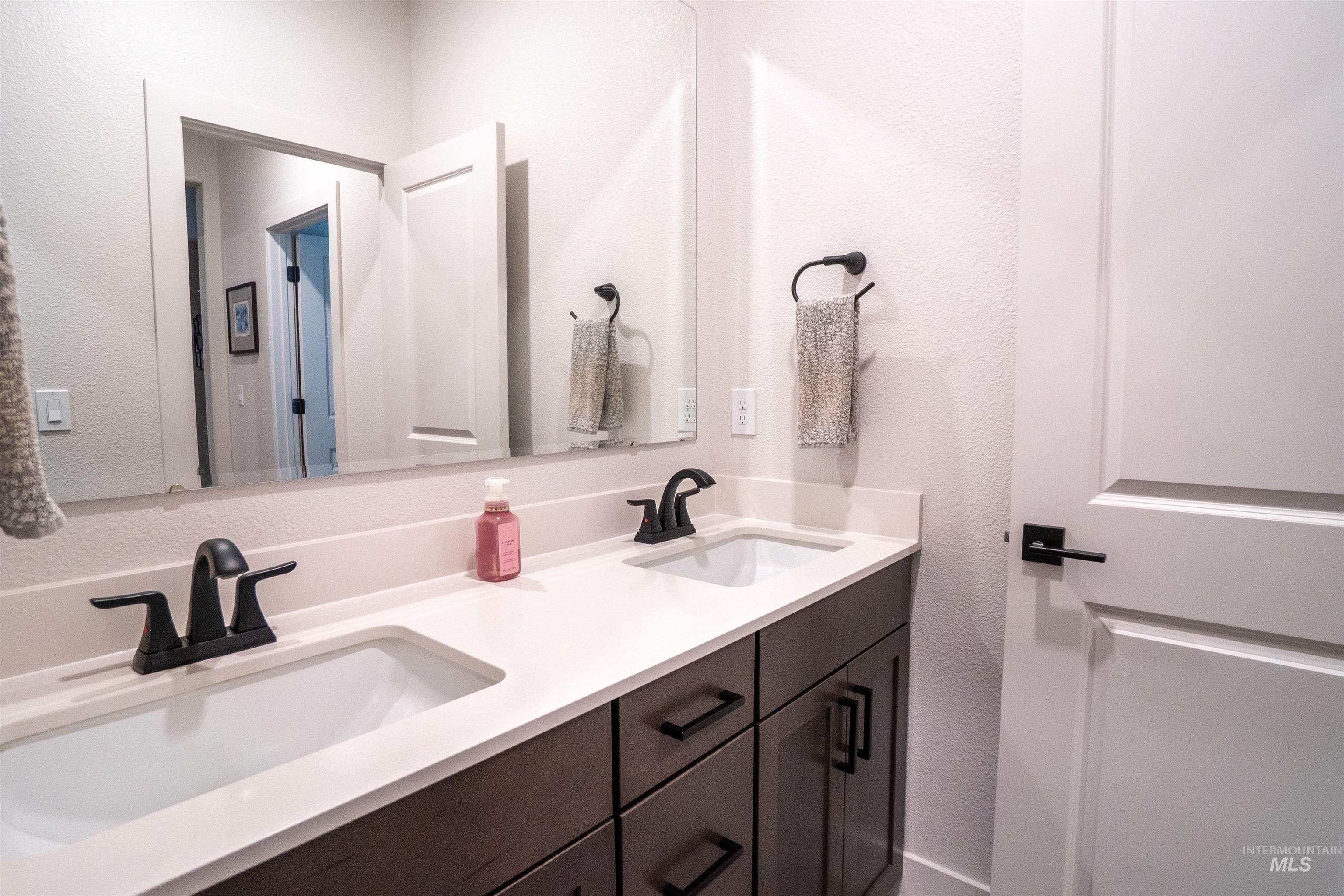 5427 S Scandia Avenue, Meridian, Idaho 83642-8552, 4 Bedrooms, 2 Bathrooms, Residential For Sale, Price $600,000,MLS 98975300