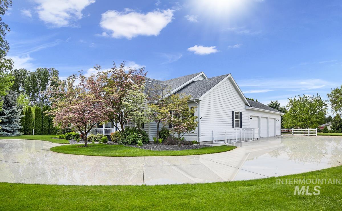 2525 N Equestrian Place, Eagle, Idaho 83616, 5 Bedrooms, 2.5 Bathrooms, Residential For Sale, Price $1,650,000,MLS 98975302