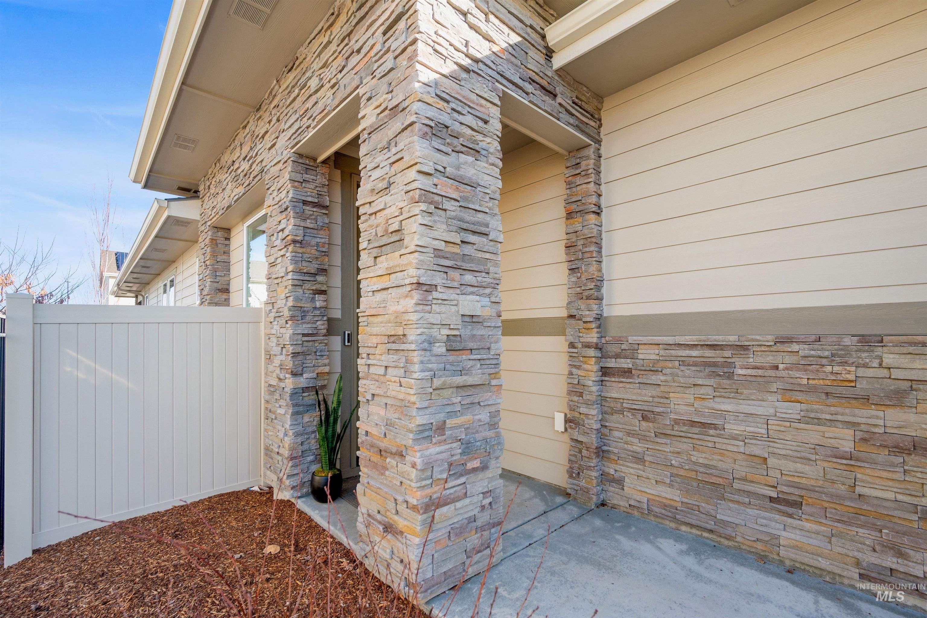 212 E Arimo Street, Meridian, Idaho 83642, 3 Bedrooms, 2 Bathrooms, Residential For Sale, Price $549,000,MLS 98975306