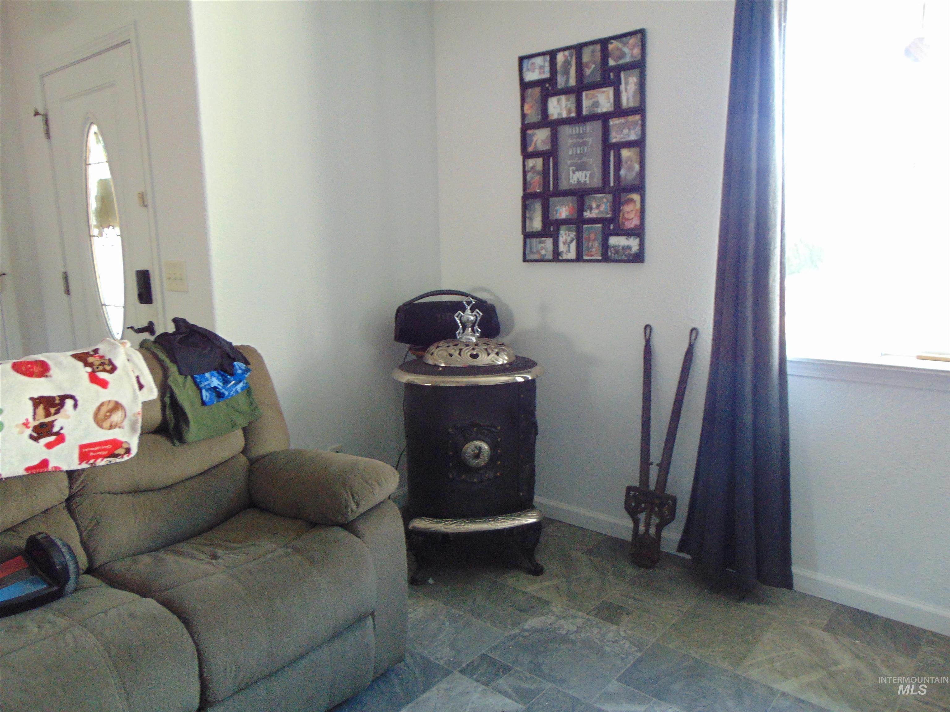 30 Maple Dr., Weiser, Idaho 83672, 3 Bedrooms, 2 Bathrooms, Residential For Sale, Price $389,000,MLS 98975307