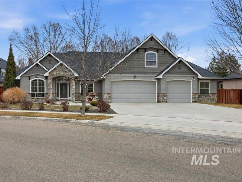 2684 W Lost Rapids, Meridian, Idaho 83646, 4 Bedrooms, 2.5 Bathrooms, Residential For Sale, Price $799,900,MLS 98975309